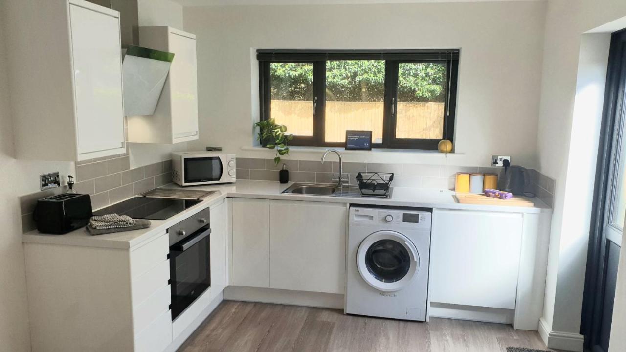 Large Modern Self Contained Apartment In Lymington Buitenkant foto