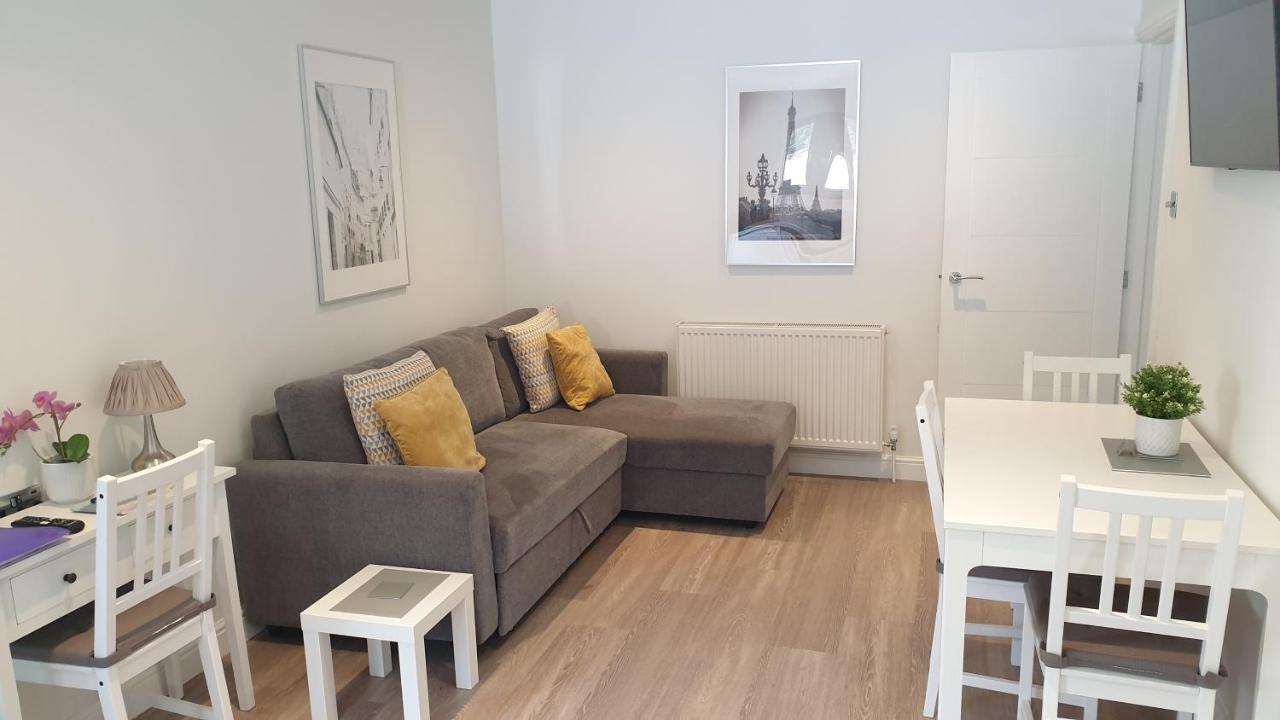 Large Modern Self Contained Apartment In Lymington Buitenkant foto
