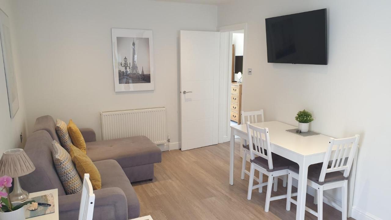 Large Modern Self Contained Apartment In Lymington Buitenkant foto